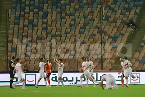 احتفال على طريقة صلاح ونهاية حلم منسي.. لقطات من مباراة الزمالك وفاركو (صور)